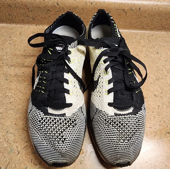 Nike Flyknit Racer Women's Size 7 - Picture 3 of 13